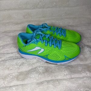 Newton Fate 5 Women's Running Shoes in Neon green and blue Women’s Size 6 NWOB